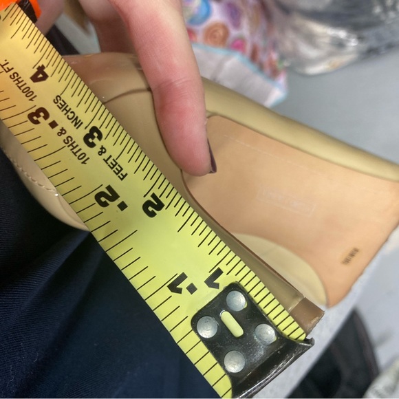 Vince Camuto 8.5 tan patent leather high heel. EUC, worn once. Beautiful shoe - Picture 7 of 7